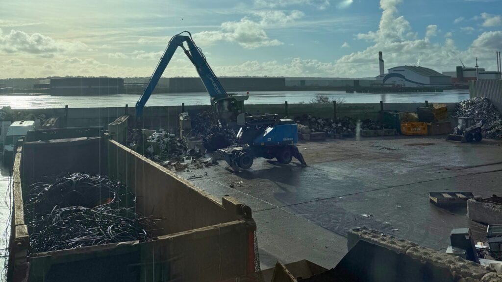Metal bin and scrap metal skip hire in Rainham East London